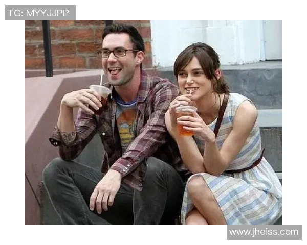 足球明星在聚光灯下的忐忑生活瞬间揭秘与背后的真实故事